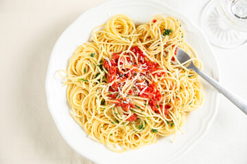 spaghetti with tomato sauce