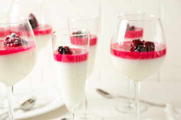 champagne and strawberries dessert