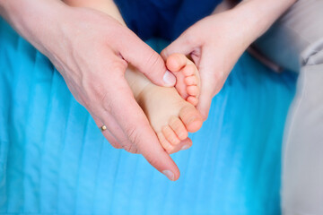 close up of hands holding hands