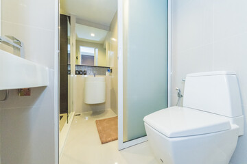 Fototapeta na wymiar Luxury bathroom bright colors in apartment 