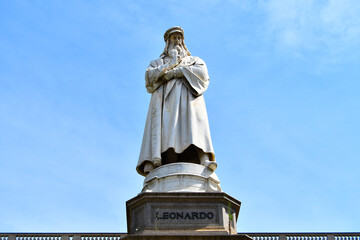 Leonardo da Vinci statue
