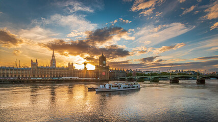 Fototapeta na wymiar Parliament of the United Kingdom in Westminster, London during lockdown at sunset