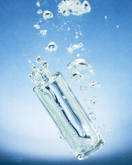 Bubble after putting a glass container in a glass tank.