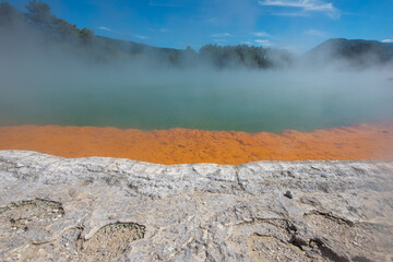 Geothermalgebiet Wai-O-Tapu in Neuseeland / Geothermal area Wai-O-Tapu in New Zealand