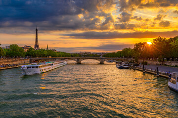 Sunset view of Eiffel tower and Seine river in Paris, France. Eiffel Tower is one of the most iconic landmarks of Paris. Cityscape of Paris - obrazy, fototapety, plakaty