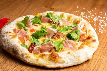 pizza de jamon y rucula