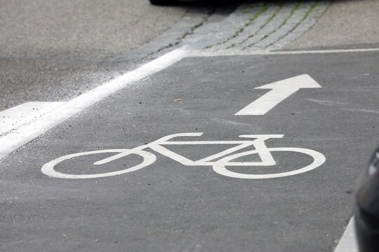 stra&szlig;enbeschriftung radweg