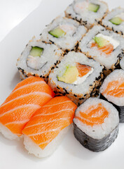 sushi, alimento, arroces, japonesa, peces, salmón, marisco, chapa, comida, maki, japón, blanco, cena, alga, epicúreo, wasabi, nori, cucumis sativus, cocina, crudo, tradicional, asia, restaurante, aisl