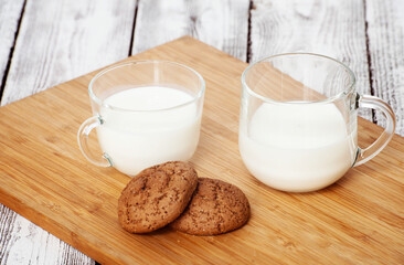 Fresh milk beverage with cookies