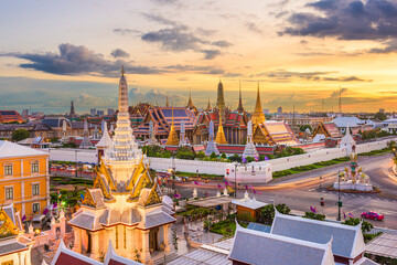 Fototapeta premium Bangkok, Thailand at the Temple of the Emerald Buddha and Grand Palace