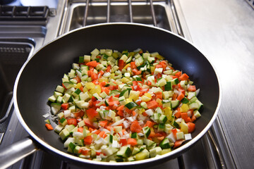 cuocere verdure cucinare padella 