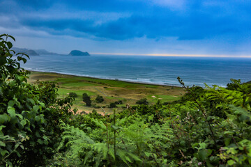 Paisajes por la costa del pueblo de Zarautz, as&iacute; como subida por el camino al Camping