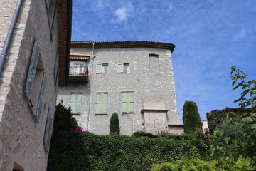 Façade d'immeuble typique à Saint Paul de Vence, ville de Saint Paul de Vence, Département des Alpes Maritimes, France