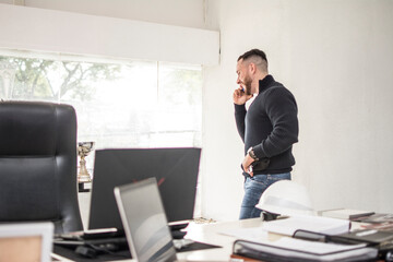 Fototapeta premium businessman talking on phone in office