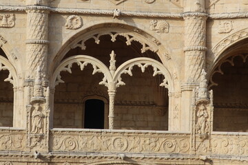 Obraz premium Arched windows in a monastery