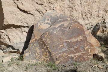 Ancient Native American Indian rock art petroglyph boulder 1477. Nine Mile Canyon, Utah. World’s...