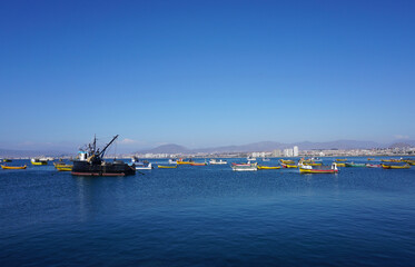 Vista diferentes tipo de embarcaciones en Coquimbo, Chile