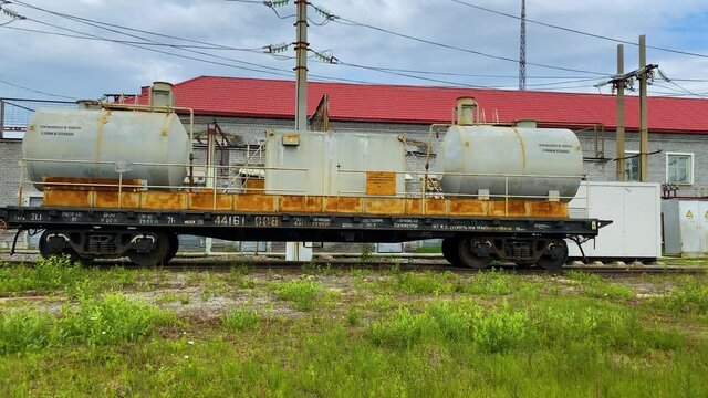 Railway oil-pressure plant for pumping transformer oil