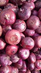 red onions in market
