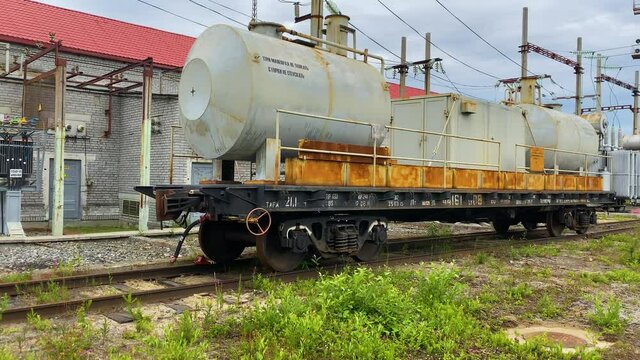 Railway oil-pressure plant for pumping transformer oil