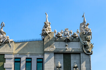 Obraz premium House with chimeras in Kiev, Ukraine. Art Nouveau building with sculptures of the mythical animals was created by architect Vladislav Gorodetsky between 1901 and 1903.