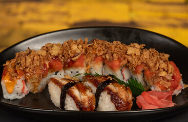 sushi de salmon con pescado ahumado