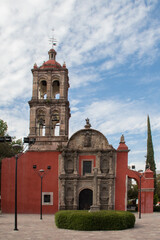 Fototapeta na wymiar church of the small hospital in the city of Irapuato, Mexico.