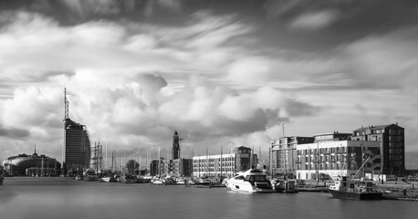 Fototapeta na wymiar Yachthafen in den Hafenwelten von Bremerhaven