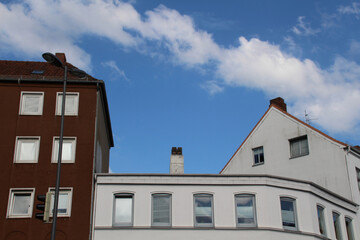 Fototapeta na wymiar Baulücke fehlendes Dachgeschoss