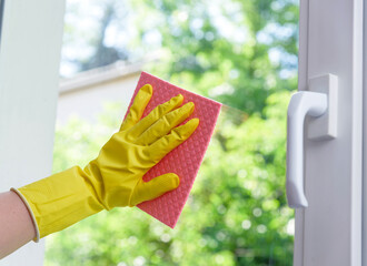 Cleaning of closed vinyl plastic window