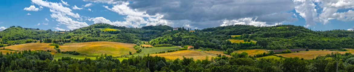 Obraz premium A wide panorama of the rolling hills in Tuscany Italy