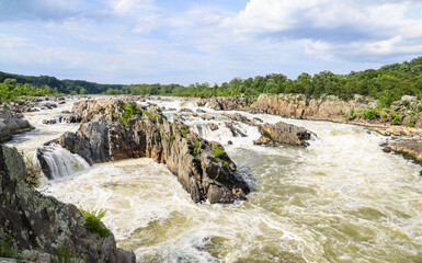 Waterfall in Potomac River. Border of Montgomery County, Maryland and Fairfax County, Virginia © Shibahari