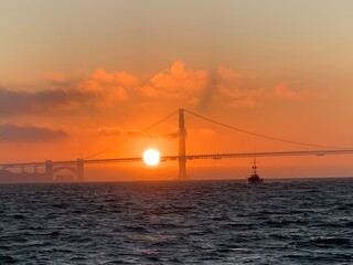 Fototapeta na wymiar Golden gate sunset on a boat
