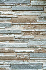 石板を積み重ねた壁面