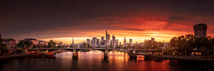 Fototapeta na wymiar dramatic sunset over frankfurt am main