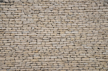 Mur de pierres sèches.