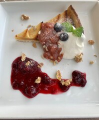 cheesecake with berries