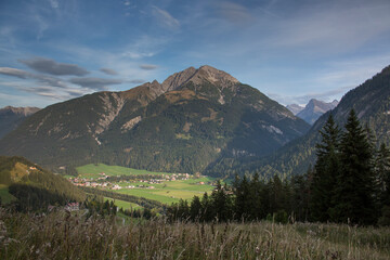 Fototapeta premium Die herbstliche Bergwelt der österreichischen Alpen