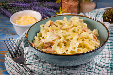 Tagliatelle mosse Carbonara