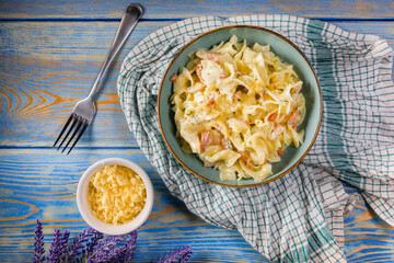Tagliatelle mosse Carbonara