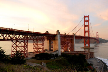 Obraz premium San Francisco 2013, The smooth curves of the Golden gate Bridge at sun set time