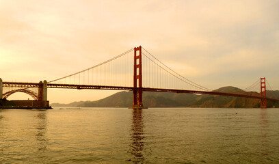 Fototapeta na wymiar San Francisco 2013, The smooth curve of the Golden gate Bridge in the bay with nice dusk colors