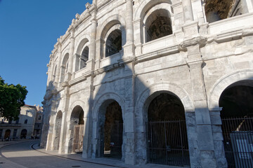 Fototapeta na wymiar les arcades des arènes de Nîmes - Gard _ France