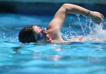 woman swimming krol