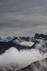 Fototapeta premium Die Alpen im Nebelmeer - Nebelhorn im Herbst
