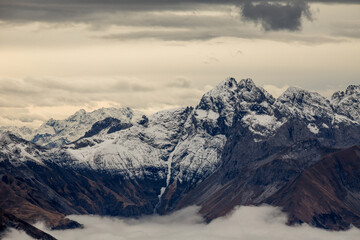 Herbstnebel im Tal - Alpenlandschaft