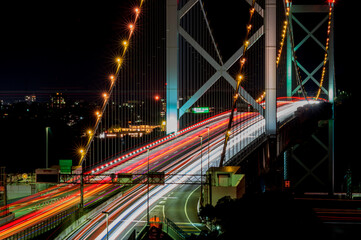 Fototapeta na wymiar 光のラインが綺麗な夜の関門橋