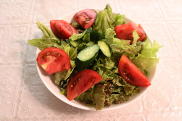 トマトときゅうりのグリーンサラダ