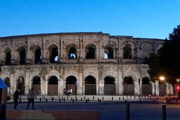 Fototapeta premium Eclairage sur les arènes de Nîmes - Gard - France