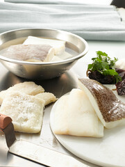 Bacalao fresco, desalar. Fresh cod, desalt.